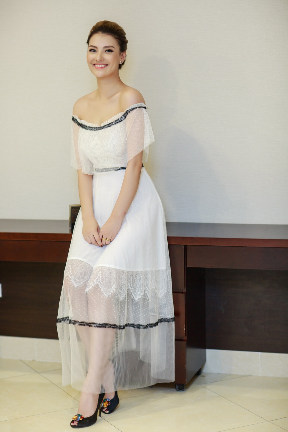 Hiện tại, ngoài việc nhận lời đi event, quảng cáo, Hồng Quế còn kinh doanh thời trang trẻ em online để có thêm thu nhập. “Vì Cherry đã quá thiệt thòi và thiếu thốn tình cảm của bố nên tôi muốn cho con một cuộc sống đầy đủ, không thua kém bạn bè. Sau này khi con biết nhận thức, con sẽ hiểu tôi đã hy sinh cho con như thế nào”, cô nói.