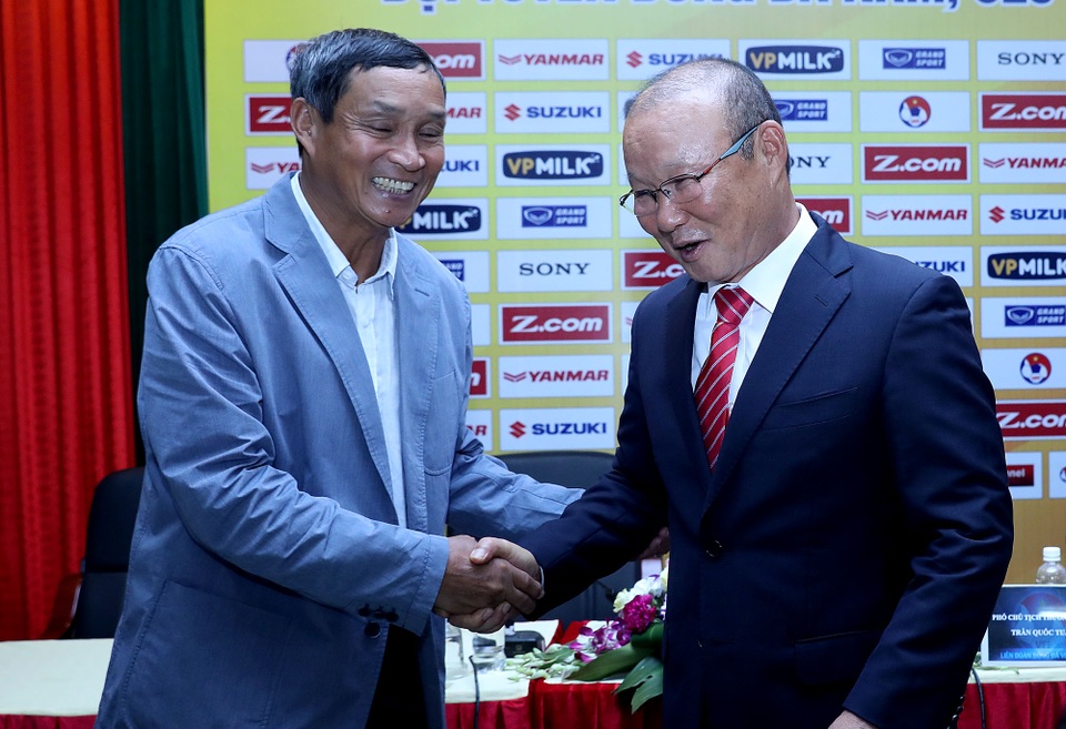HLV Park Hang Seo và món “quà đặc biệt” từ ông Mai Đức Chung - 1
Hai HLV Park Hang Seo và Mai Đức Chung có mối quan hệ rất tốt - Ảnh: Gia Hưng