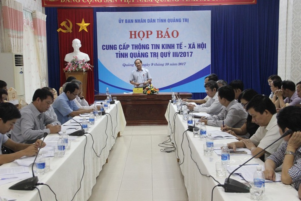 Quảng Trị: Tập trung đầu tư cho điện năng để phát triển công nghiệp năng lượng - 1 Lãnh đạo tỉnh thông tin về tình hình kinh tế, xã hội 9 tháng qua