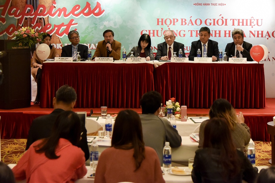 “Bông hồng” violon Nhật Bản hội ngộ khán giả Việt - 2 Buổi họp báo giới thiệu buổi hòa nhạc.