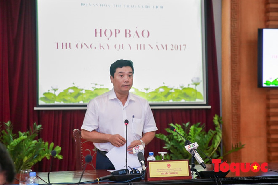 Bộ Văn hoá lên tiếng vụ ông Thuỷ Nguyên gọi NSƯT Quốc Tuấn là “Chí Phèo” - 1 Ông Nguyễn Thái Bình - Chánh Văn phòng Bộ VHTT&DL trong buổi họp báo chiều 10/10. Ảnh: Toquoc.