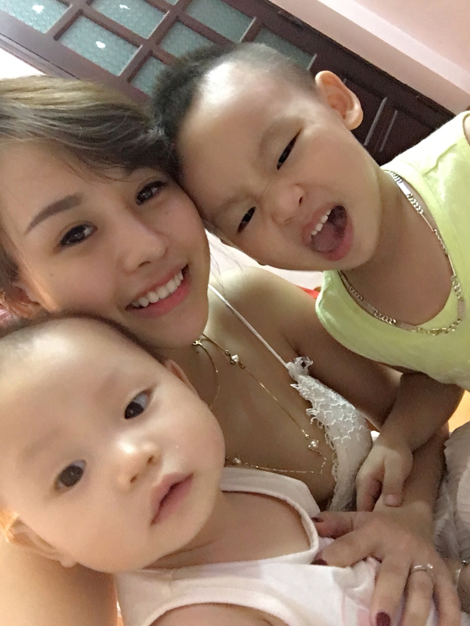 Hot girl siêu vòng 1 lộ bí quyết kinh doanh lãi trăm triệu mỗi tháng - 3 Nhiều người bất ngờ khi biết cô đã là mẹ bỉm sữa.