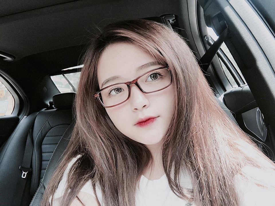 "Hot girl EDM" được săn lùng sau lễ hội âm nhạc hoành tráng tại Hà Nội - 10 "Hot girl EDM" được săn lùng sau lễ hội âm nhạc hoành tráng tại Hà Nội - 10