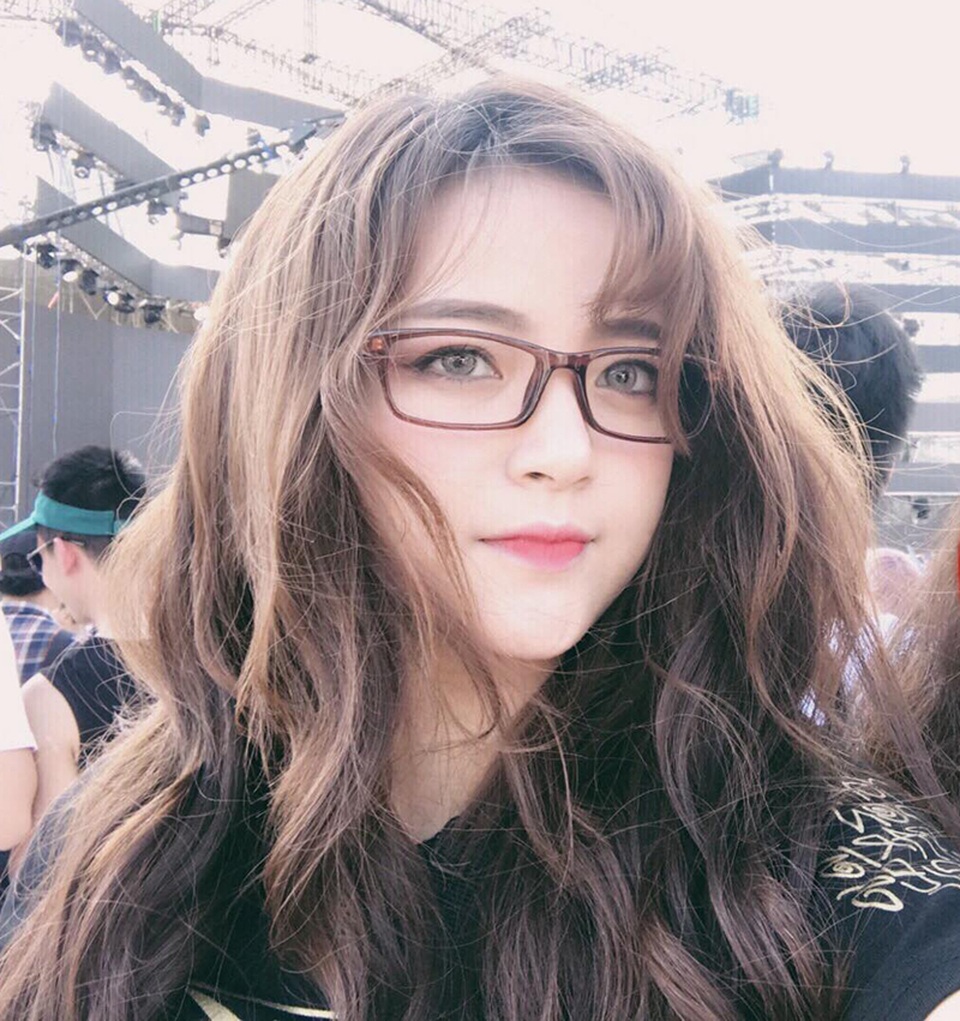 "Hot girl EDM" được săn lùng sau lễ hội âm nhạc hoành tráng tại Hà Nội - 3 Nhiều người hiểu nhầm cô là con kai