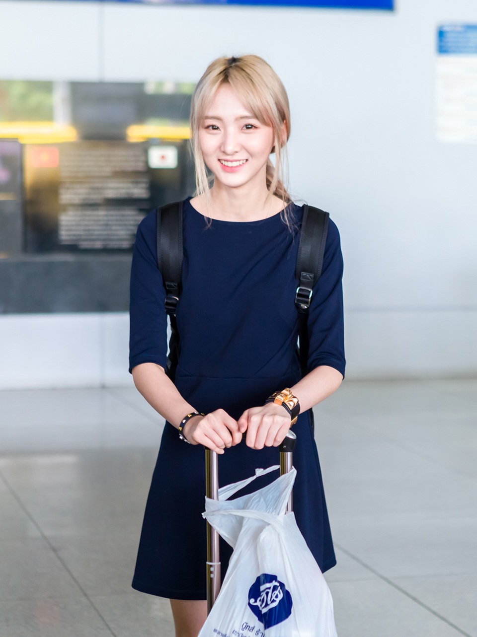 Hình ảnh hotgirl Nene xuất hiện tại sân bay Tân Sơn Nhất