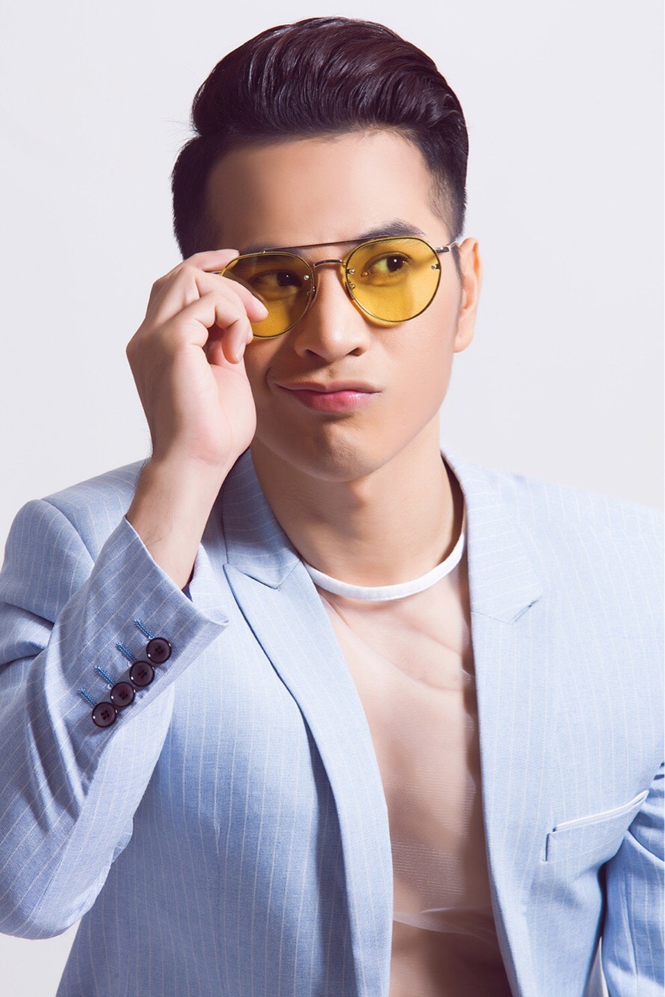 Bị đồn yêu Vũ Ngọc Đãng, hot boy mới của "đạo diễn bạc tỷ" nói gì? - 2 Từng có thời điểm, Huy Anh muốn hướng tới hình ảnh mỹ nam nổi loạn thực thụ.