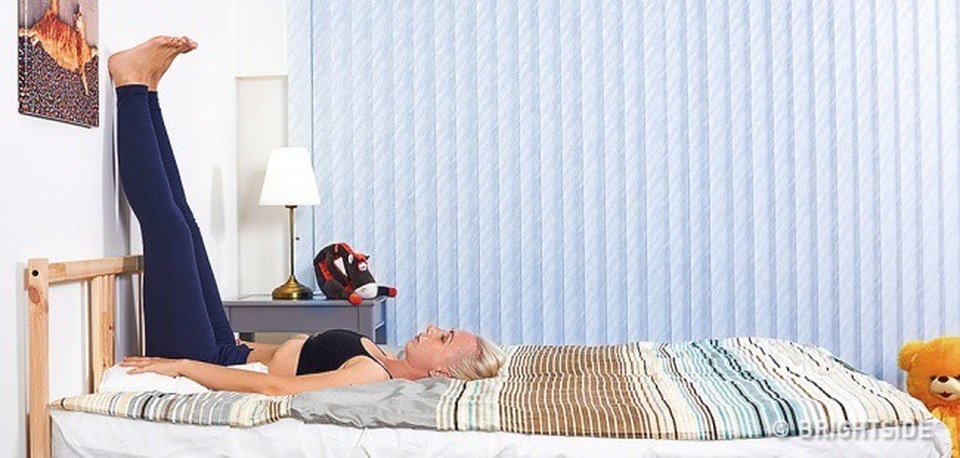 Những bài tập “5 phút” trên giường cho bạn một giấc ngủ chất lượng - 1 Những bài tập “5 phút” trên giường cho bạn một giấc ngủ chất lượng - 1