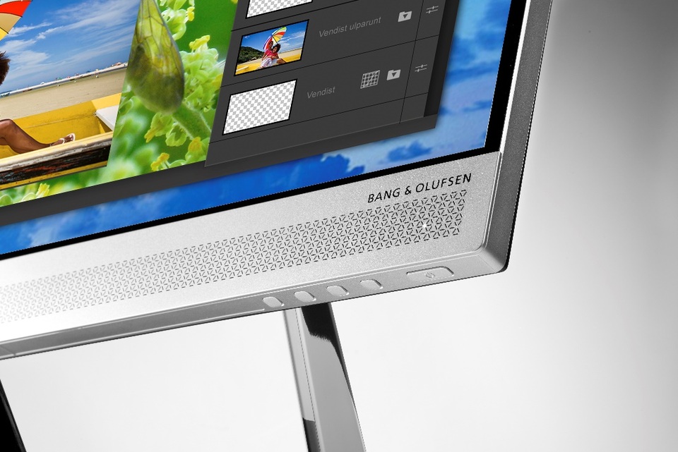 
S240uj tích hợp âm thanh cao cấp Bang &amp; Olufsen cùng các nút chức năng được bố trí ngay dưới cạnh màn hình.
