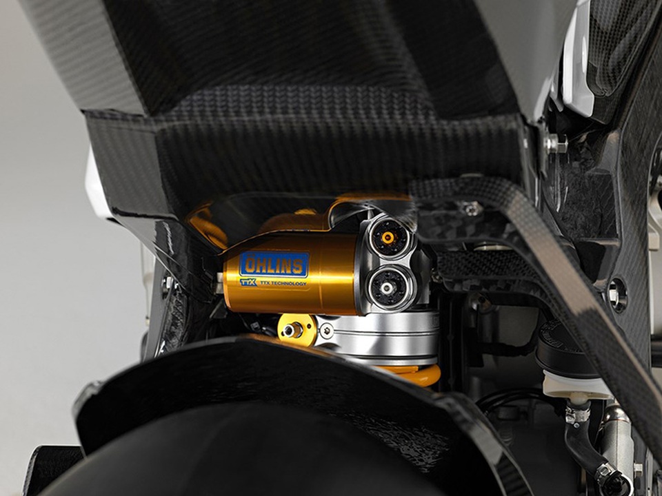 BMW công bố mẫu môtô "full-carbon" đầu tiên - 7 BMW công bố mẫu môtô "full-carbon" đầu tiên - 7