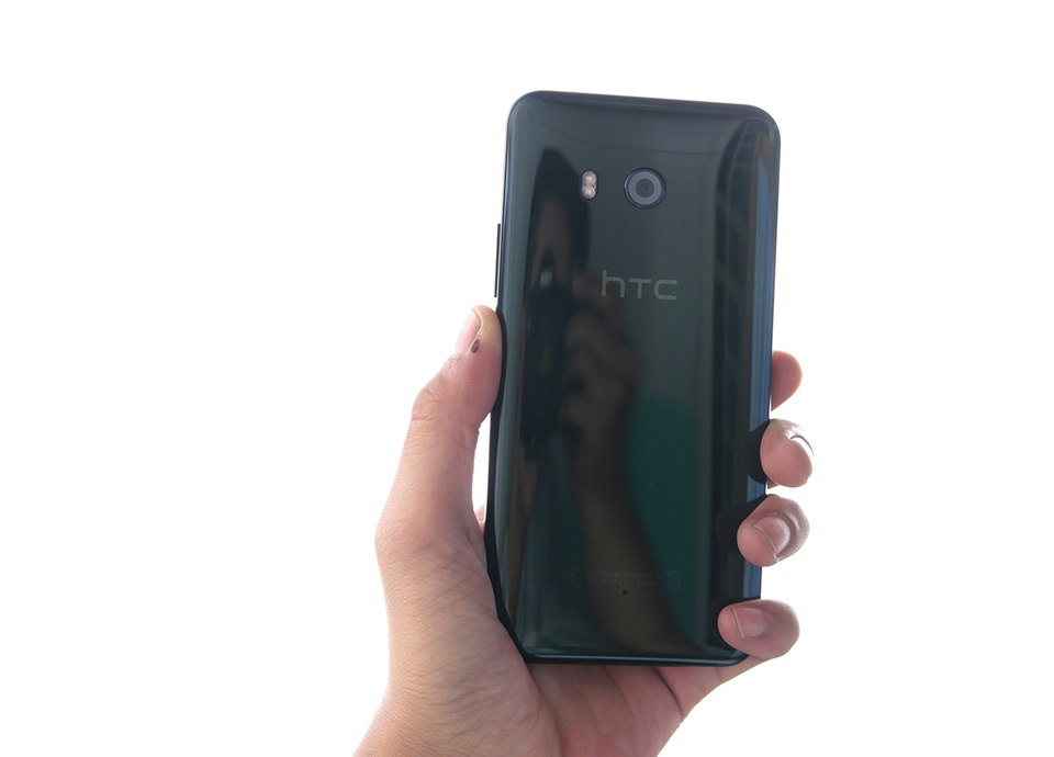 Trên tay điện thoại "bóp" HTC U11 tại Việt Nam - 2