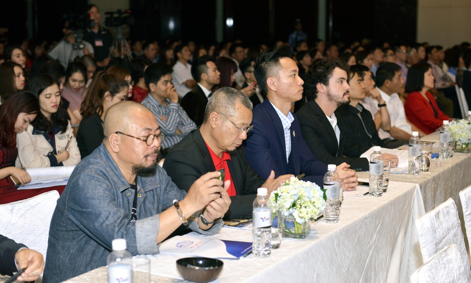 Tập đoàn HTV công bố phát hành trái phiếu - 2 Chương trình có sự tham gia của lãnh đạo nhiều cơ quan Trung ương và Hà Nội, các đối tác trong và ngoài nước cùng các nhà đầu tư.
