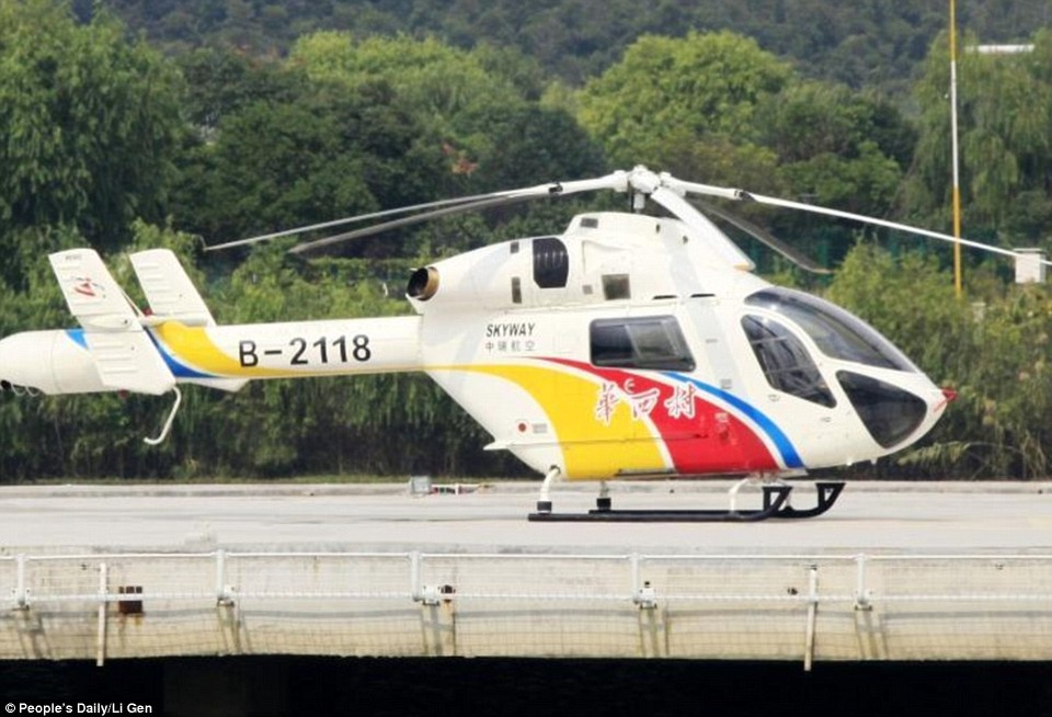 Chuyện kỳ lạ xung quanh ngôi làng giàu nhất Trung Quốc - 4 Dịch vụ taxi bằng máy bay trực thăng