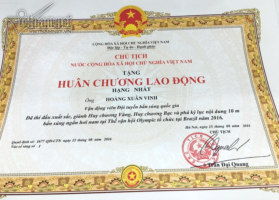 Công nhân, nông dân cũng được tặng Huân chương Lao động hạng Nhất - 1 Vận động viên Hoàng Xuân Vinh - Đội tuyển bắn súng quốc gia được Chủ tịch nước tặng Huân chương Lao động hạng Nhất do thi đấu xuất sắc tại Thế vận hội Olympic 2016 tổ chức tại Brazil