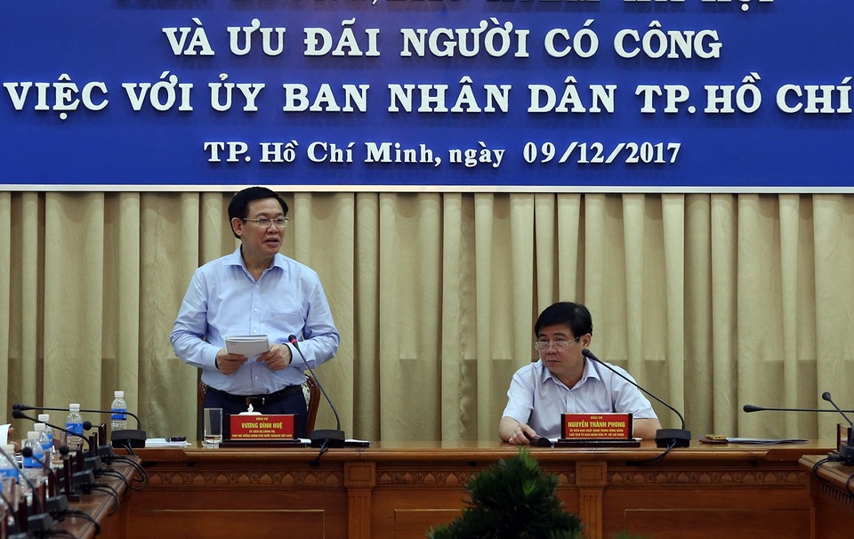 3 năm thêm được 400.000 đồng, tăng lương chủ yếu chỉ bù trượt giá - 2
Phó Thủ tướng nhấn mạnh, tinh giản biên chế và đổi mới cơ chế hoạt độn của các đơn vị sự nghiệp công lập là chìa khoá để thực hiện thành công cải cách chính sách tiền lương.