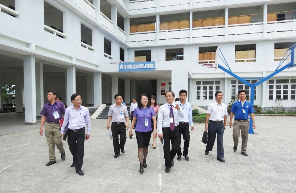 Đánh giá năng lực học sinh trước kỳ thi THPT Quốc gia 2017 bằng thi thử - 2 Thứ trưởng Nguyễn Thị Nghĩa kiểm tra công tác in sao đề thi tại trường THCS Nguyễn Tri Phương, TP Huế