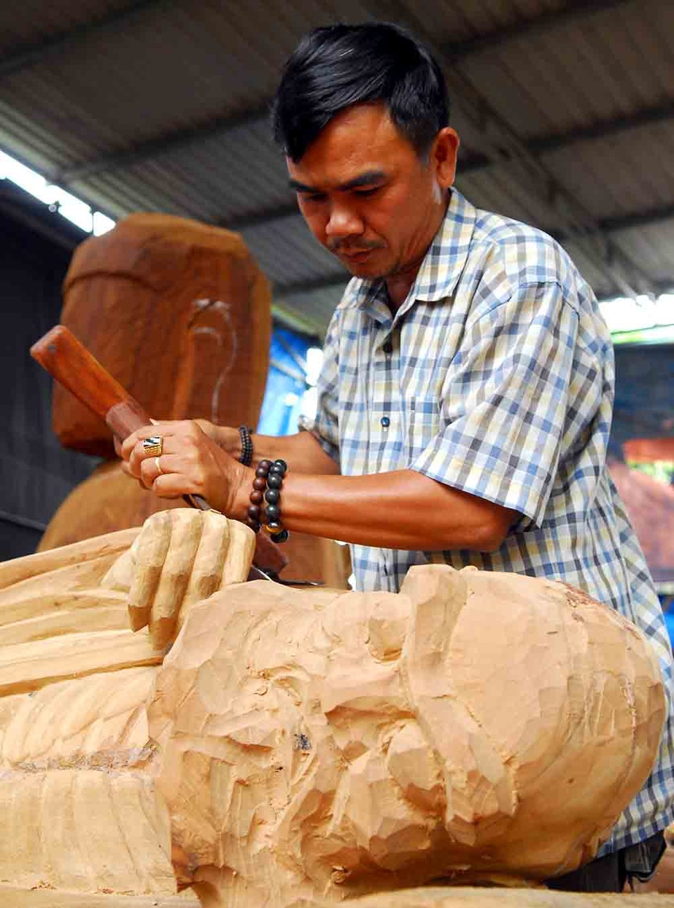 Đường hoàn lương của đại ca khét tiếng một thời - 1 Hùng “sầu” (biệt danh của anh Lê Thừa Dương Hùng) từng là đại ca khét tiếng một thời tại vùng đất dữ.