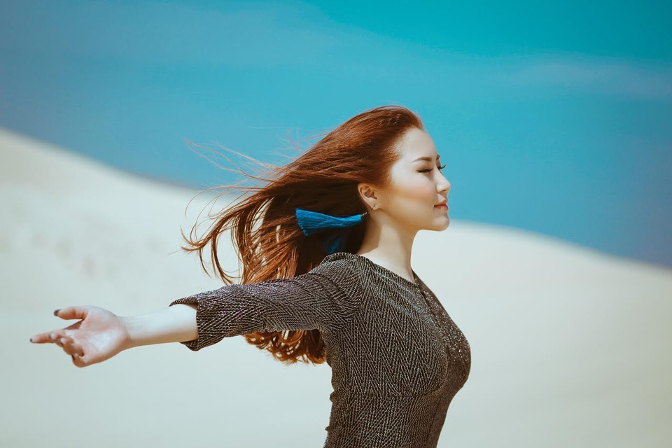 Hương Tràm: “Tôi tự thấy mình vẫn là một ca sĩ trẻ đang tìm chỗ đứng” - 2 Để mãi mãi là một người thầy trong cuộc đời của các con sau này, Tràm tin mình làm được.