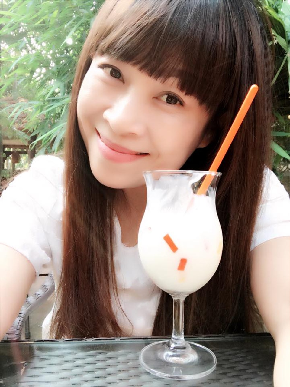 Bà mẹ U50 trẻ trung "đọ sắc" cùng con gái xinh đẹp - 4 Ở tuổi U50, chị Hương được nhiều người ngưỡng mộ vì vẻ ngoài trẻ đẹp.