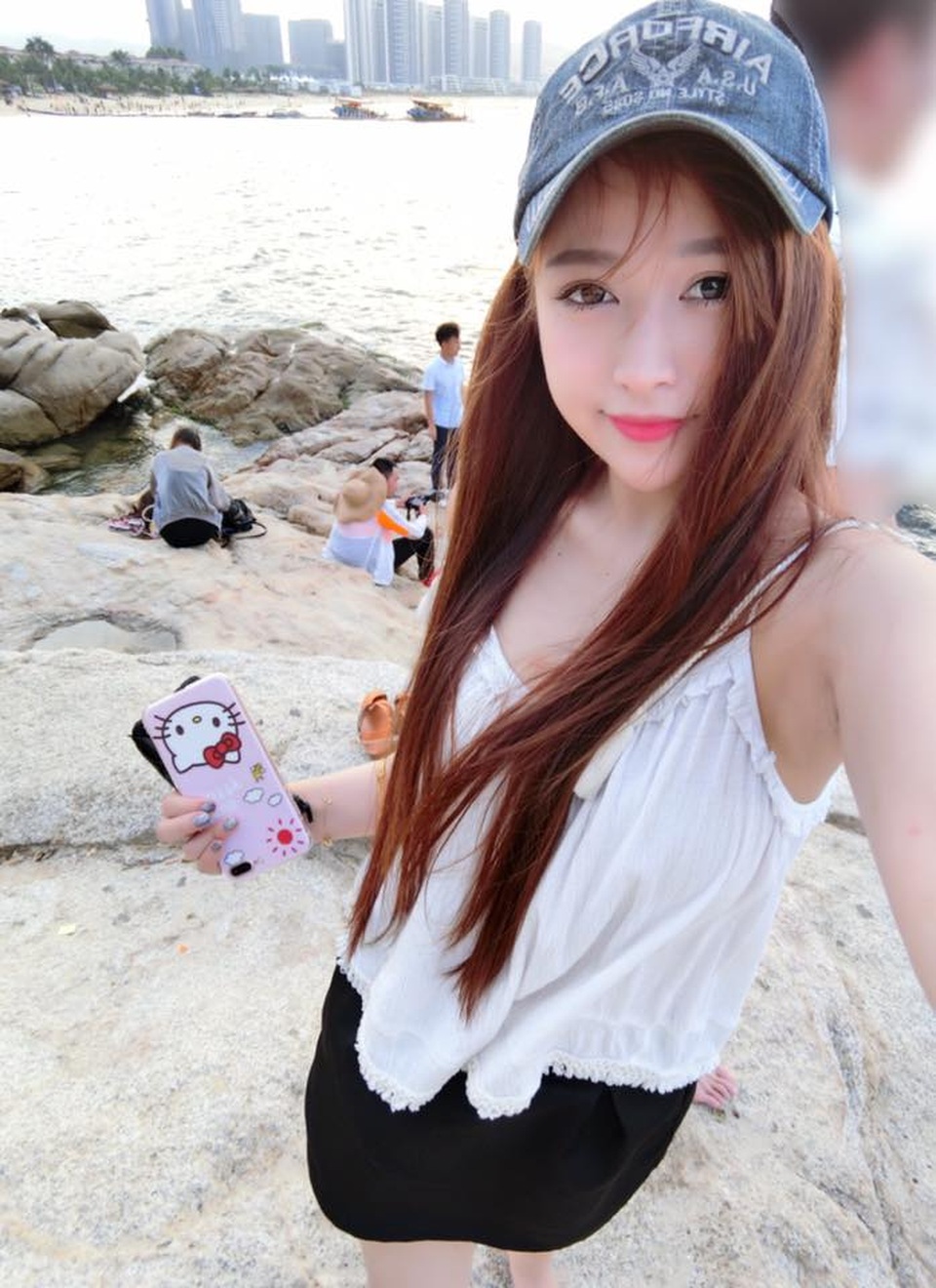 Bà mẹ U50 trẻ trung "đọ sắc" cùng con gái xinh đẹp - 7 Con gái lớn Yến Ngọc của chị Hương. Ngọc sinh năm 1993