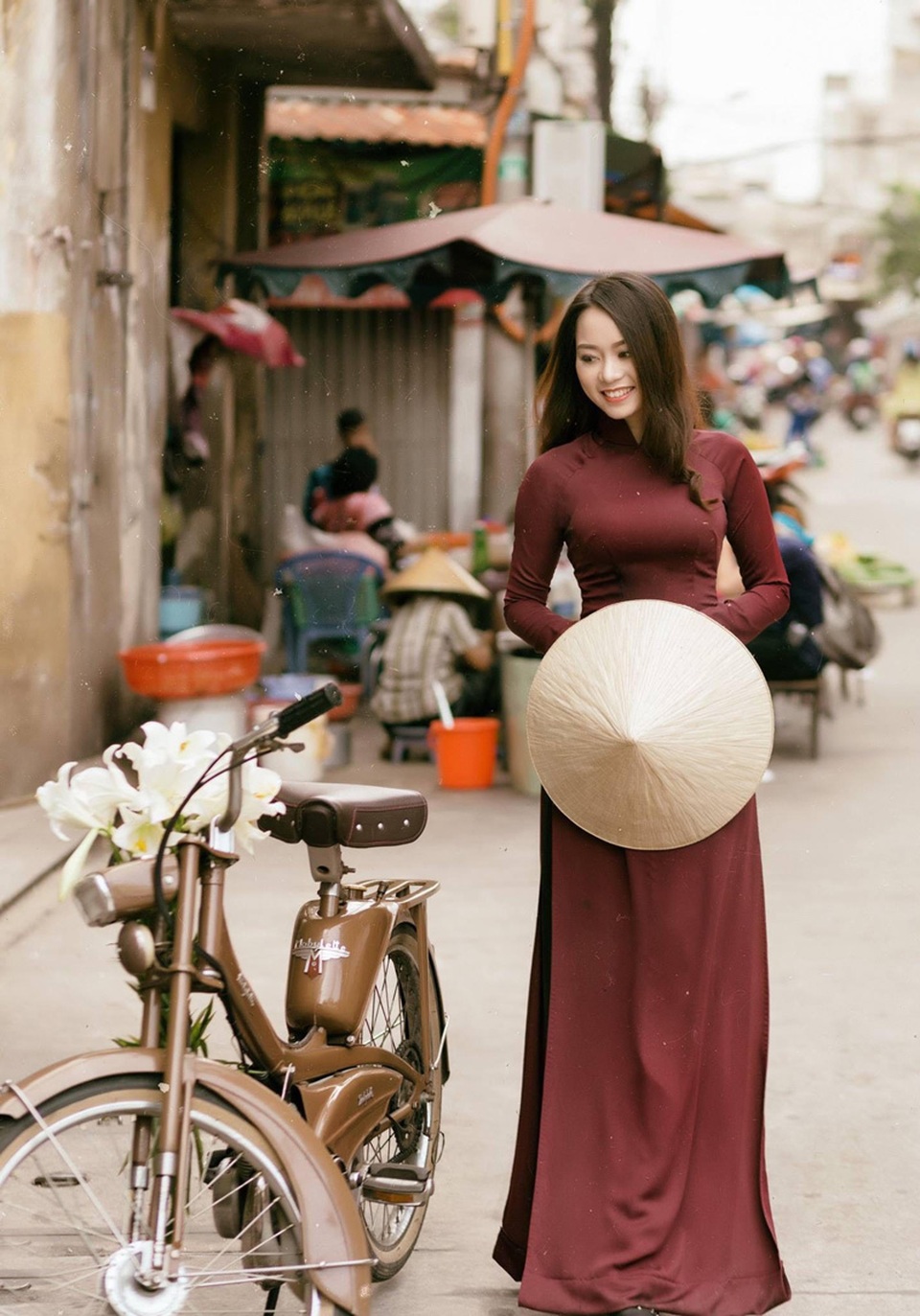 Á khôi Đại học Nội vụ yêu kiều bên sắc hoa loa kèn - 5 Á khôi Đại học Nội vụ yêu kiều bên sắc hoa loa kèn - 5