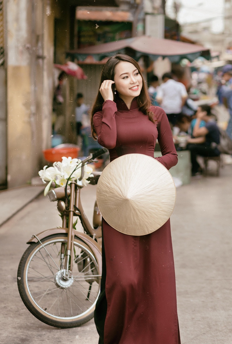 Á khôi Đại học Nội vụ yêu kiều bên sắc hoa loa kèn - 8 Á khôi Đại học Nội vụ yêu kiều bên sắc hoa loa kèn - 8