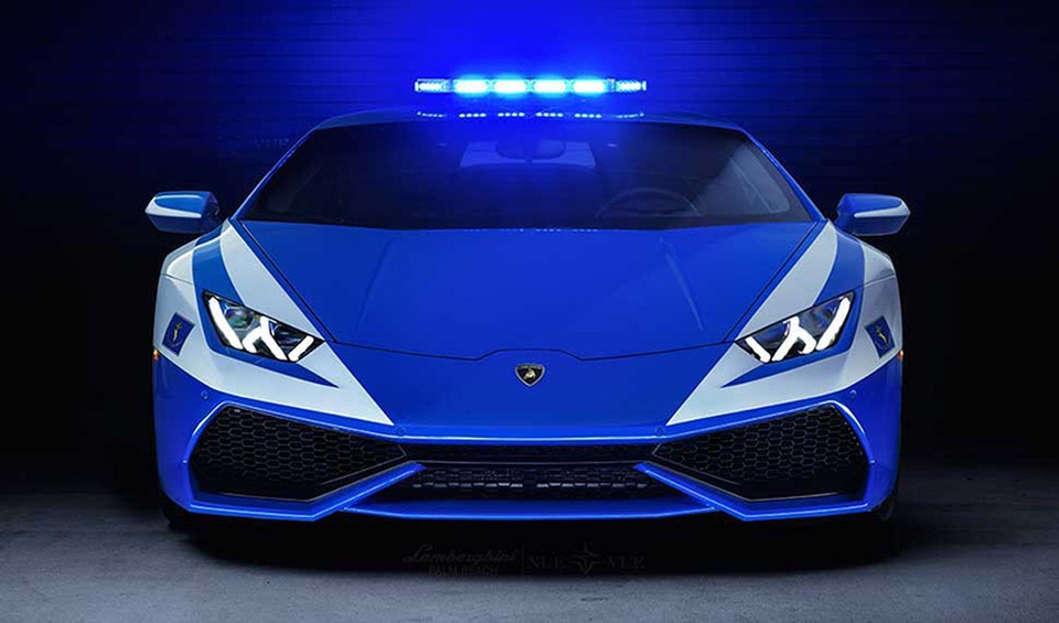 Những mẫu xe cảnh sát "oách" nhất thế giới - 10