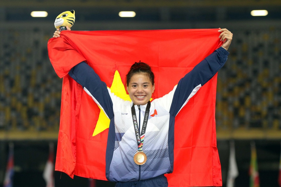 Nhật ký SEA Games ngày 24/8: Ánh Viên giành HCV thứ 5, điền kinh tỏa sáng - 2
Nguyễn Thị Huyền giành HCV điền kinh 400m nữ