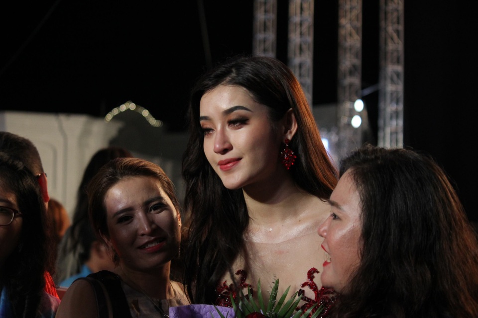 Huyền My khóc nức nở sau khi kết thúc cuộc thi Hoa hậu Hòa bình - 5 Huyền My khóc nức nở sau khi kết thúc cuộc thi Hoa hậu Hòa bình - 5