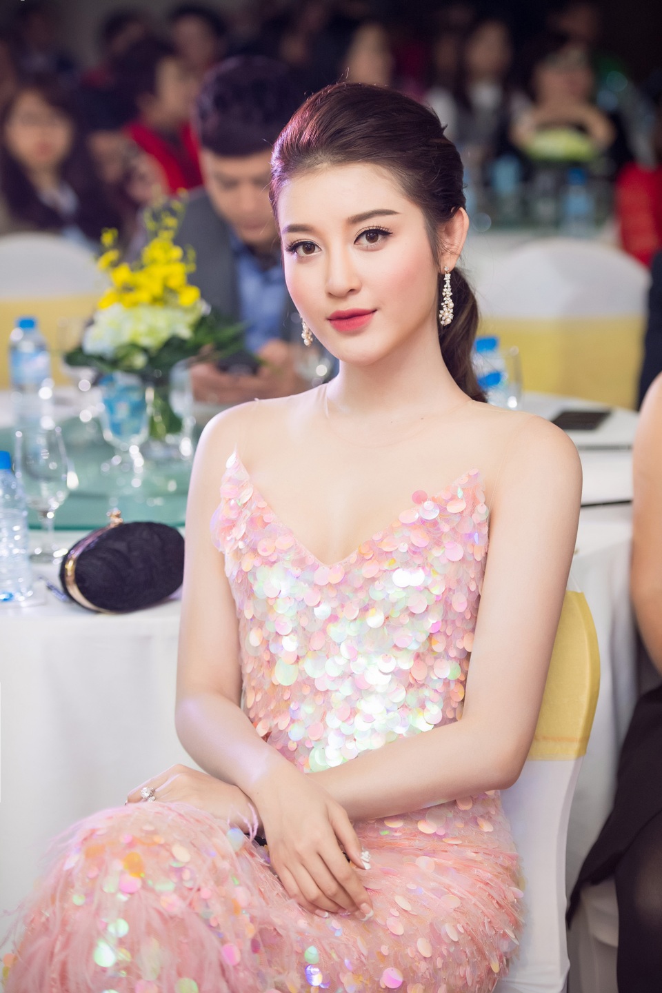 Tú Anh và Huyền My đọ vẻ gợi cảm cùng váy cúp ngực, khoe vai trần - 4 Người đẹp họ Nguyễn chia sẻ, năm Đinh Dậu sẽ là một năm đáng nhớ với cô vì ngoài việc đảm nhận vai trò đại sứ các nhãn hàng, cô cũng đang cân nhắc kế hoạch tham gia phim ảnh nếu gặp kịch bản phù hợp. Ngoài ra, Á hậu sinh năm 1995 cũng đang ấp ủ kế hoạch riêng, kỳ vọng nhận được sự ủng hộ và yêu mến từ công chúng yêu cái đẹp trên khắp cả nước.