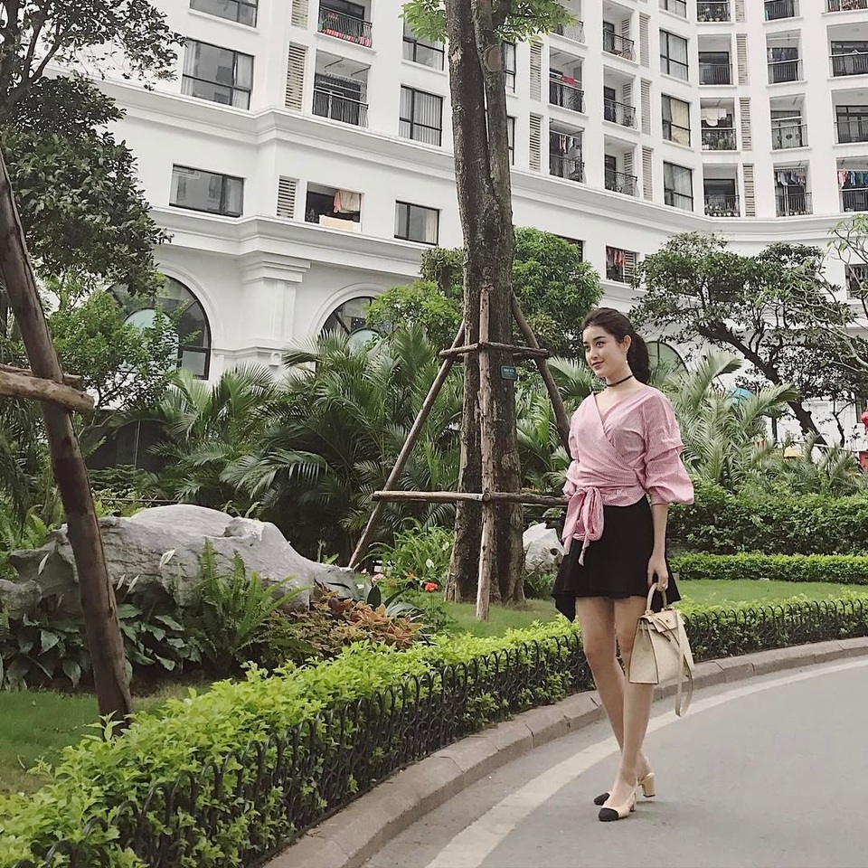 Á hậu Huyền My: “Tôi là người trẻ con, cố chấp và nặng tình khi yêu…” - 2 Huyền My nhận mình đang độc thân.