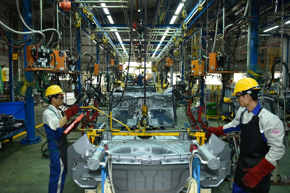 "Một chiếc ô tô 800 chi tiết, nội địa hóa 100% là vấn đề khó" - 1 Thủ tướng khẳng định, chính sách phát triển ngành công nghiệp ô tô thời gian tới sẽ không bao cấp nhưng vẫn tạo điều kiện cho các nhà sản xuất ô tô Việt Nam.