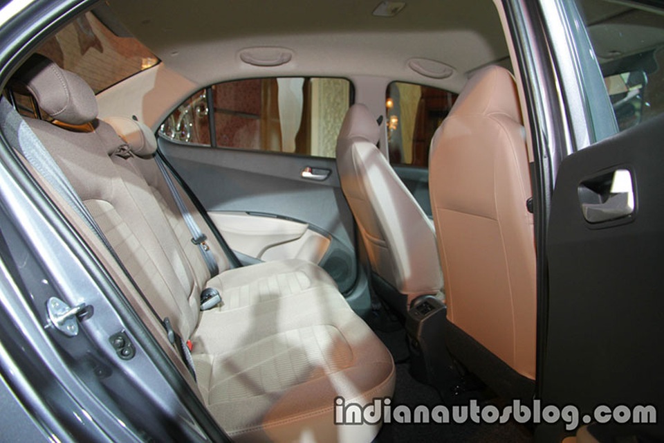 Hyundai i10 sedan thay động cơ - 6 Hyundai i10 sedan thay động cơ - 6