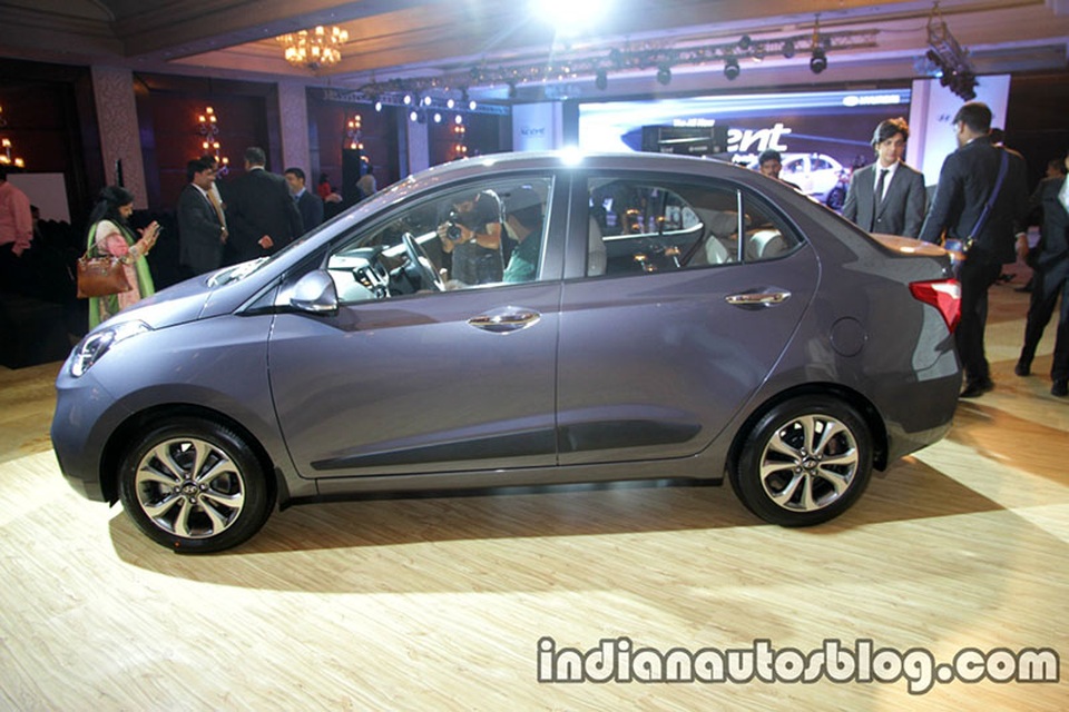 Hyundai i10 sedan thay động cơ - 3 Hyundai i10 sedan thay động cơ - 3