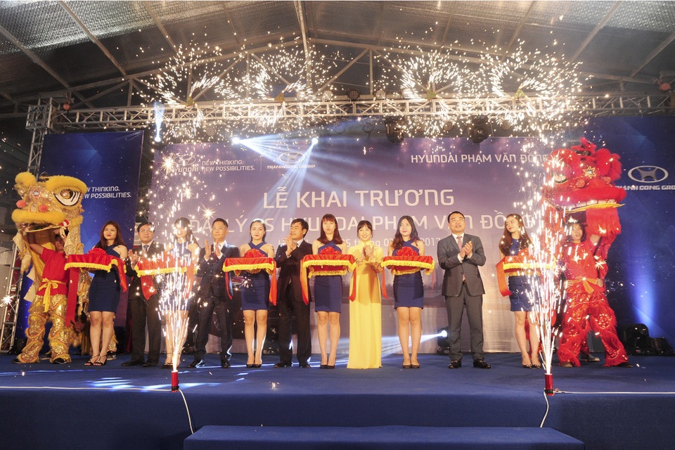 Hyundai Thành Công khai trương hàng loạt đại lý mới - 1 Các đại diện Hyundai Thành Công và đại lý Hyundai Phạm Văn Đồng