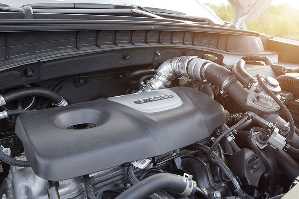 Hyundai Tucson lắp ráp trong nước giá bán từ 815 triệu đồng - 1 Lần đầu tiên tại Việt Nam, Hyundai đưa về động cơ xăng tăng áp, phun nhiên liệu trực tiếp. Loại động cơ này ở ngay mẫu xe cao cấp hơn là SantaFe cũng chưa có.