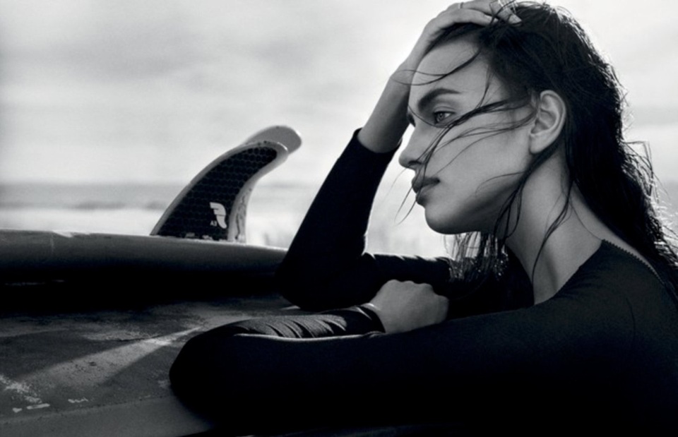 “Tình cũ” Ronaldo khoe ba vòng nảy lửa - 9
Irina Shayk hoàn toàn giữ im lặng trước những tin đồn bầu bí, cô vốn nổi tiếng là người kín đáo về đời tư