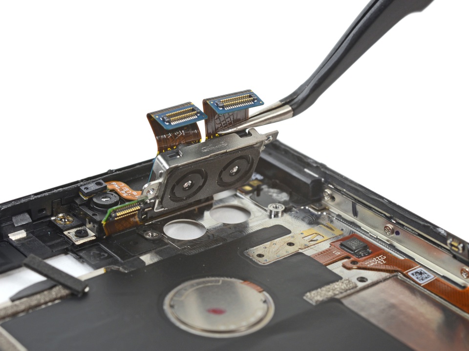 Cụm camera kép của sản phẩm.