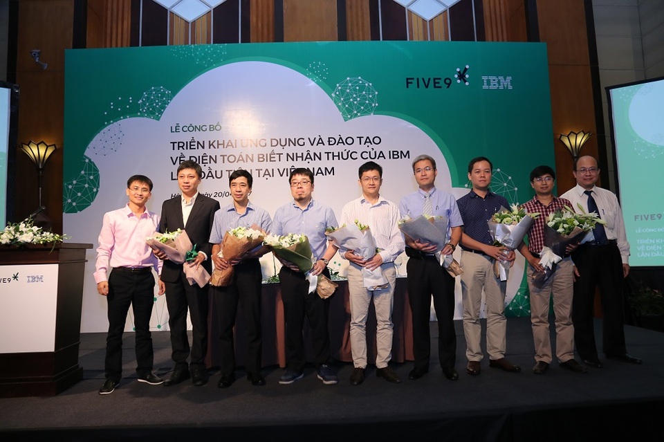 Điện toán biết nhận thức của IBM chính thức triển khai ở Việt Nam - 1 Các đơn vị đào tạo CNTT hàng đầu của Việt Nam sẽ bắt tay hợp tác với IBM trong việc ứng dụng và đào tạo về điện toán biết nhận thức.