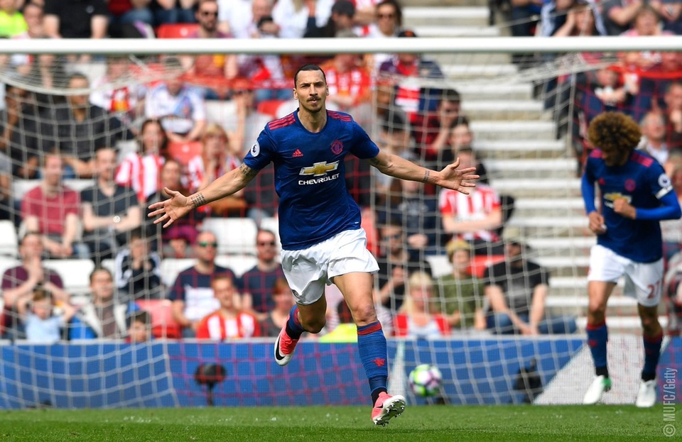 
Ibra ăn mừng sau khi ghi bàn mở tỉ số
