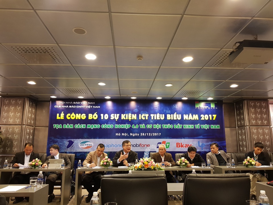 “Nhà mạng triển khai mạng 4G” là sự kiện công nghệ tiêu biểu năm 2017 - 1 
Lễ công bố 10 sự kiện ICT tiêu biểu năm 2017 do Câu lạc bộ Nhà báo CNTT.
