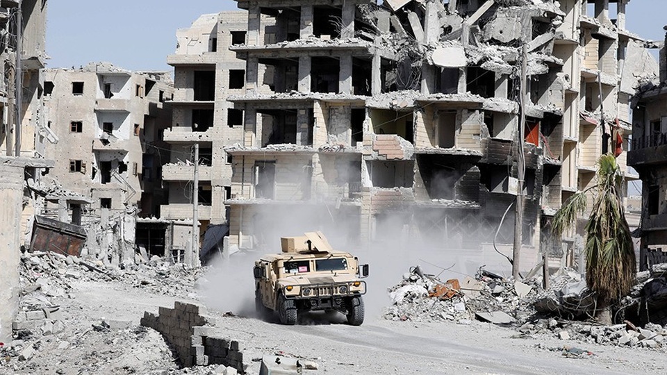 Nga tuyên bố Syria sạch bóng IS, Mỹ thẳng thừng bác bỏ - 1
Cảnh đổ nát ở Raqqa, nơi từng là thành trì của IS ở Syria (Ảnh: Reuters)