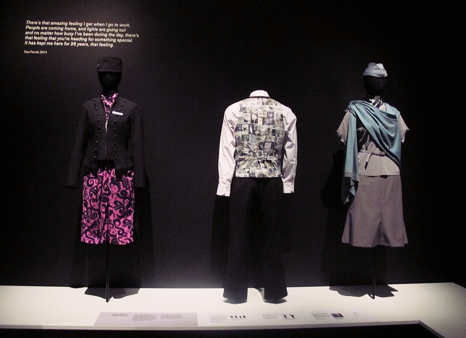 
Trang phục hiện tại của các tiếp viên hàng không và nhân viên Air New Zealand
