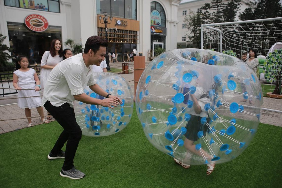 Gia đình Hồng Đăng, Thúy Hạnh hào hứng vui chơi tại “Ngôi nhà thiên nhiên” - 6