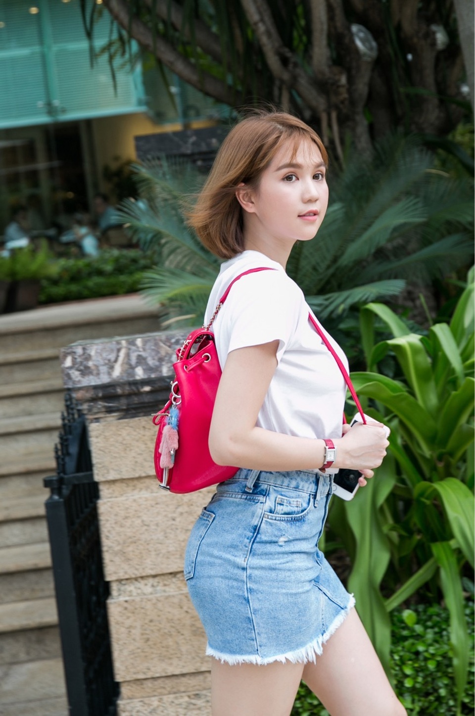Phượng Chanel và Ngọc Trinh kí hợp đồng hợp tác khủng - 2 Phượng Chanel và Ngọc Trinh kí hợp đồng hợp tác khủng - 2