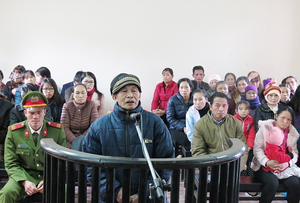 Lão hàng xóm 81 tuổi xâm hại bé gái 15 tháng tuổi lĩnh 54 tháng tù - 1 Bị cáo Kim tại tòa (ảnh báo Quảng Ninh)