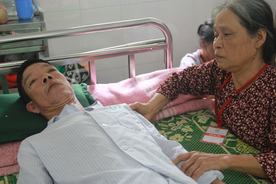 "Tôi đã 3 lần mất con rồi, xin trời đừng bắt tội thêm đứa nữa !" - 1
Bị giãn động mạch chủ, hở van động mạch chủ nặng, sự sống của bệnh nhân Hoàng Văn Hiếu đang tính từng giờ
