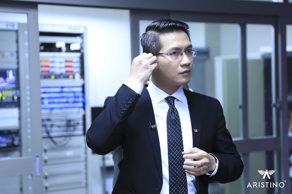 Bí mật đằng sau vẻ lịch lãm của BTV Thời sự VTV - 3 Bí mật đằng sau vẻ lịch lãm của BTV Thời sự VTV - 3