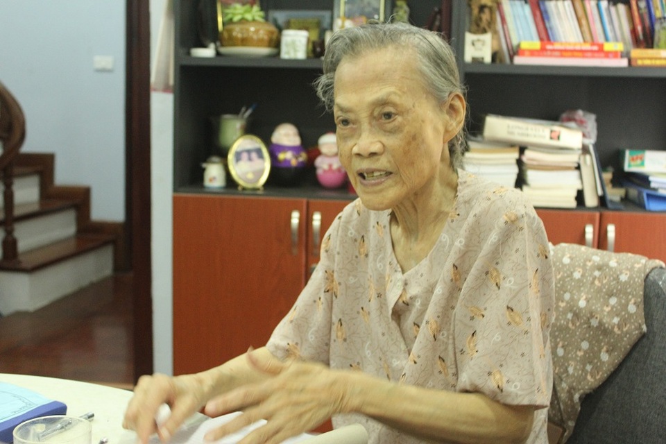 Chuyện chưa kể về người phụ nữ kéo cờ trong Lễ Độc lập đầu tiên của dân tộc - 1 Dù đã bước sang tuổi 90 nhưng bà Thi vẫn không quên ký ức về những năm tháng hào hùng của dân tộc.