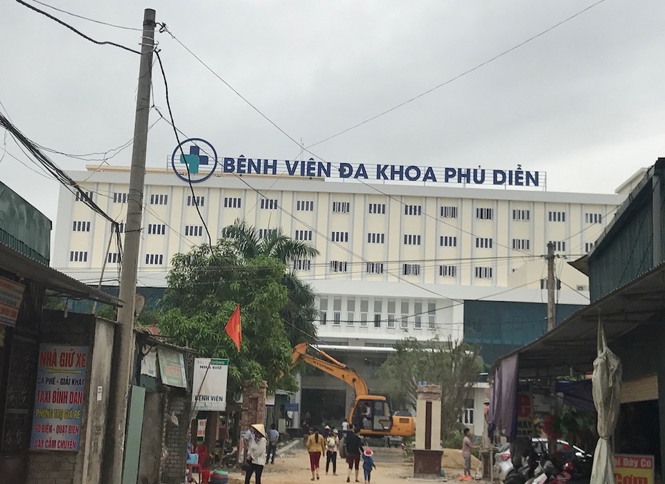 Khởi tố đối tượng dùng súng tiểu liên K-50 bắn trong bệnh viện gây náo loạn - 3 BVĐK Phủ Diễn - nơi Cao Văn Hưng vác súng tìm đối thủ để trả thù, song không thấy nên đã nổ súng gây náo loạn bệnh viện.