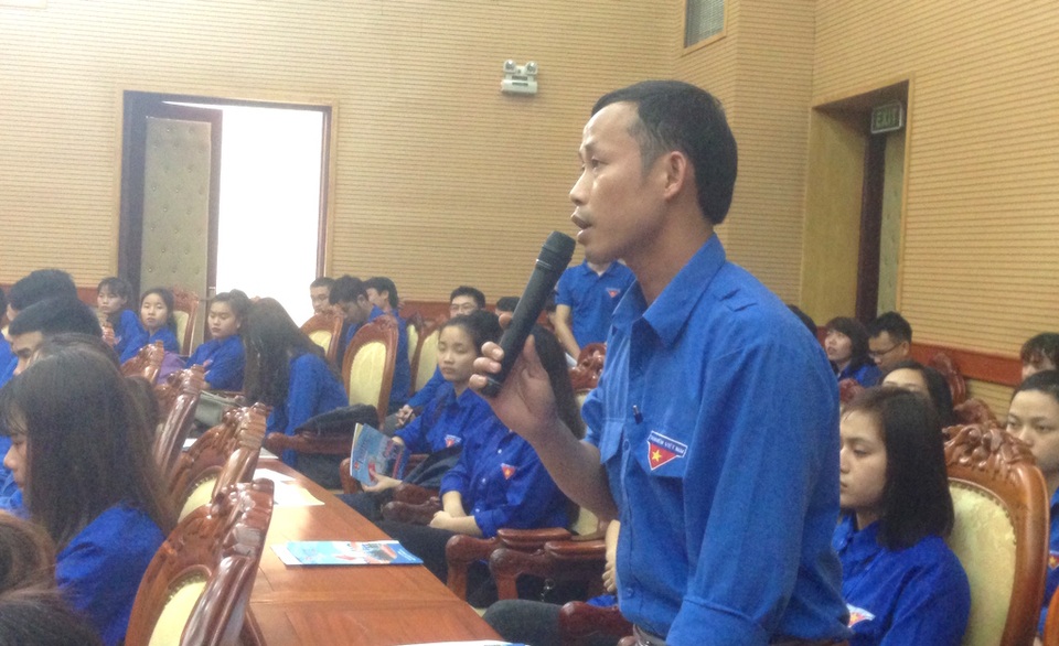 Nghệ An: "Đau đầu" giải quyết vấn đề việc làm cho người trẻ - 2 Các đoàn viên thanh niên tích cực đặt câu hỏi cho các đại biểu.